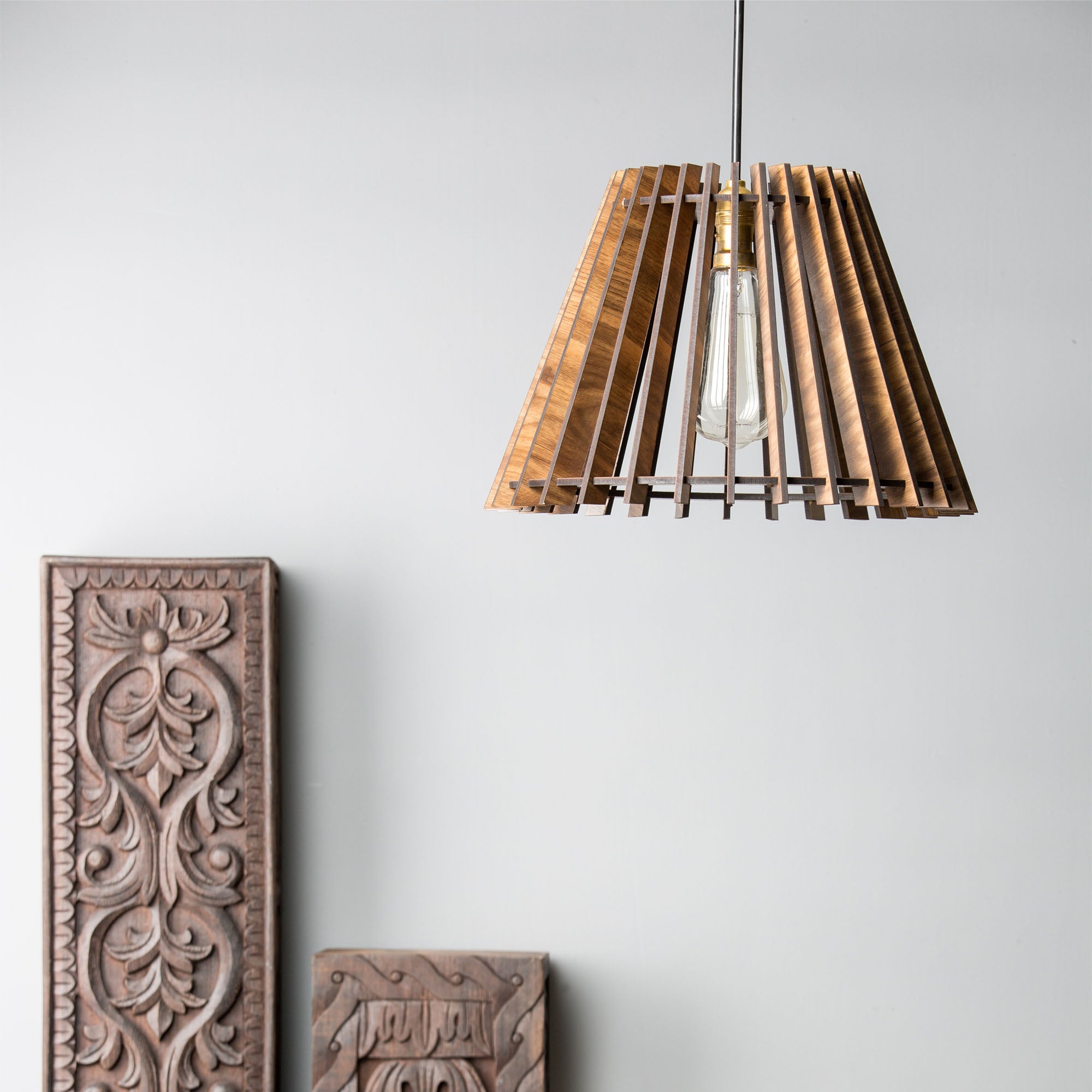 Wooden shade pendant lamp